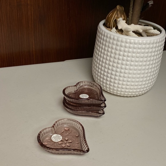 Vintage Tiara Glass Heart shape vanity tray - Picture 2 of 13
